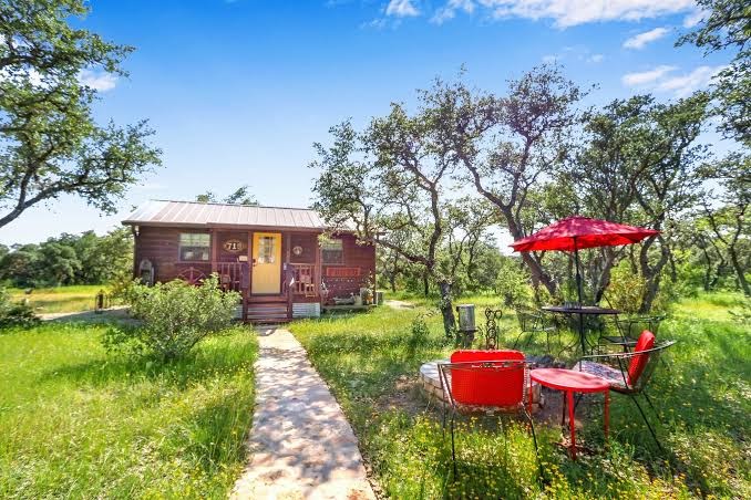 Romantic Retreat - Secluded Cabin, Hill Country Charm, Canyon Lake