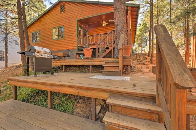 Rustic Cabin w/ Deck ~ 4 Mi to Old Town Flagstaff!