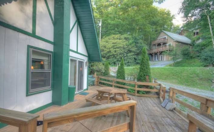 Poston/Byers Cabin-Appalachian Ski Mountain-Walk to Skiing, Boone