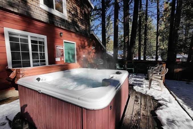 Original Tahoe Cabin Close to Heavenly - Hot Tub!, Lake Tahoe