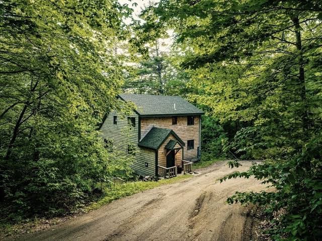 Zen Oasis - Cozy Private place in White Mountains w/Projector, Pool, Hot tub, New Hampshire con Jacuzzi
