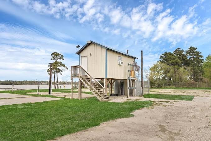 Lakeside Couple's Cabin Getaway @Red Ear River RV Park, Houston, Texas