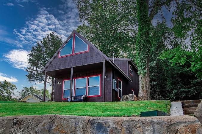 Brand New Shabby-Chic Cabin Downtown Hot Springs