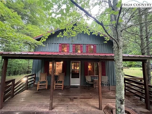 Cozy Mountain Top Getaway! Nature Awaits! Off the grid blue ridge adventures., Montaña de North Carolina