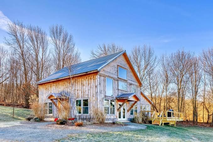 Insta-worthy Cabin w/ Hot Tub on 10 Private Acres, Pensilvania Poconos