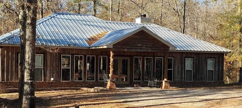 Cabin in the woods with fireplace and perfectly quiet solitude., Alabama