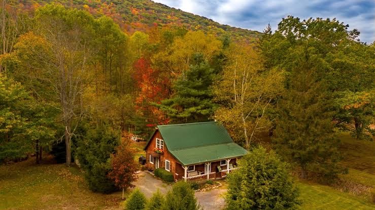 Beautiful Log Cottage Located Along Pine Creek, Pennsylvania
