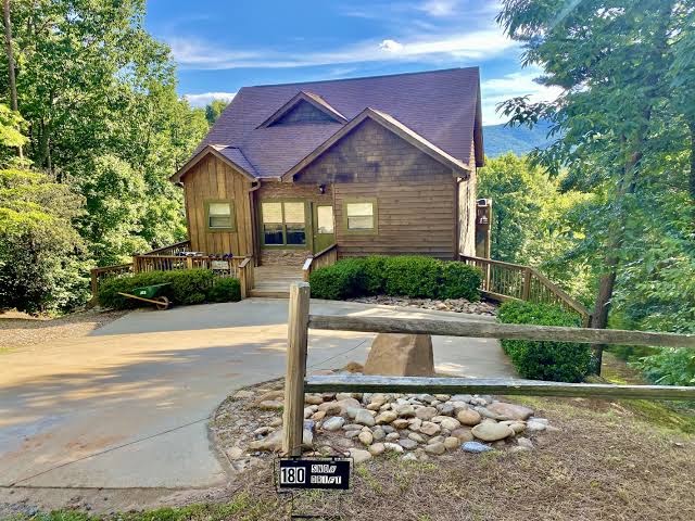 Amazing Mountain Views & Hot Tub! 5 miles to Helen, Georgia con jacuzzi
