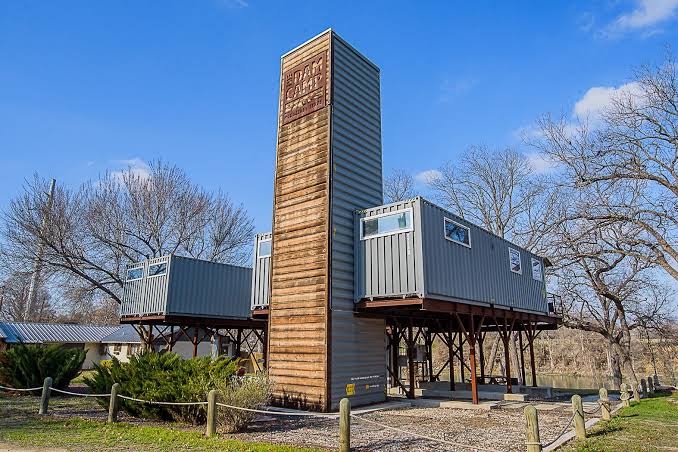 2 Cabins-3 Acre Waterfront Property-10 Min to New Braunfels, Seguin
