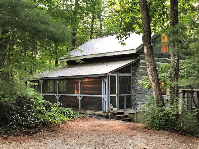 1890's Cabin With Modern Conveniences on a Beautiful Lake !, South Carolina