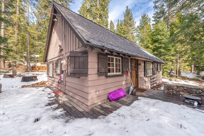 Bearfoot Bungalow in Lower Tahoe Park!, Lake Tahoe