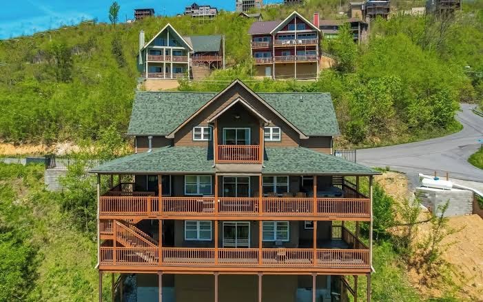 Beartastic Mountain View Lodge - Views & more!, Gatlinburg