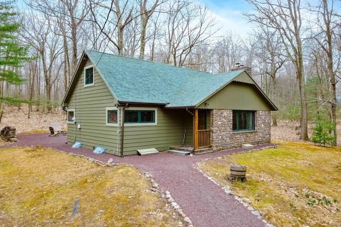 Secluded forest cabin with hot tub, Ping-Pong, foosball, billiards firepit, Pensilvania Poconos