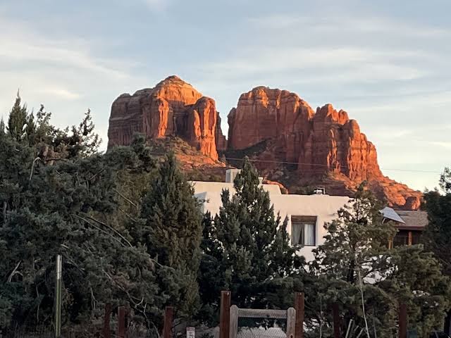 Step into nature and glorious hikes right out your door! Sweet, private cabin., Sedona