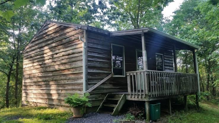 Cozy Cabin In The Woods Near Raystown Lake, Pennsylvania