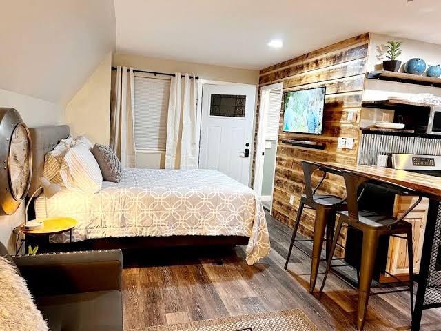 Cabin 12 Remodeled Rustic Luxury Kitchen Fireplace, Glenwood Springs