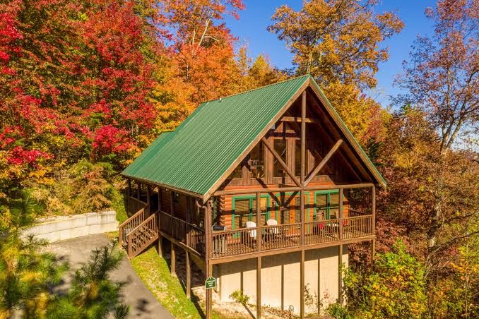 Majestic Mountain View in Sherwood Forest Resort! Private Cabin on a Hilltop!, Gatlinburg con piscina