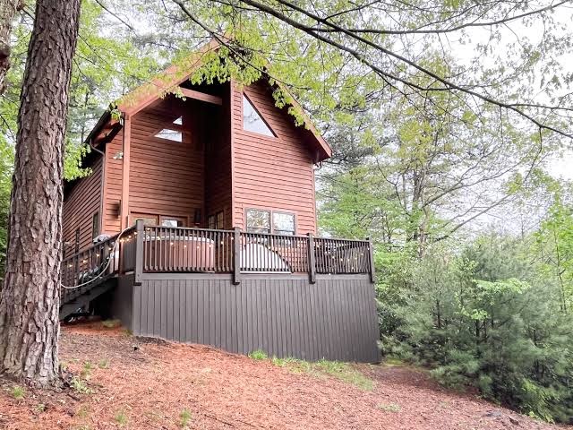 Renovated! Hot Tub! Cabin 1! Right off the BRPW!, Montaña de North Carolina
