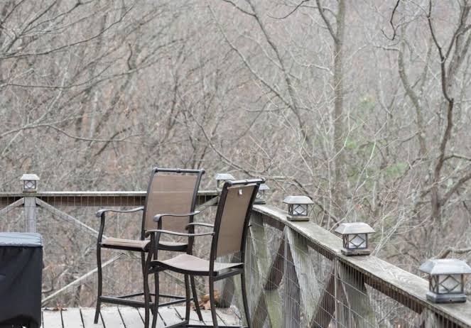 Mountain Cottage with Private Views and Hot Tub!!, Virginia