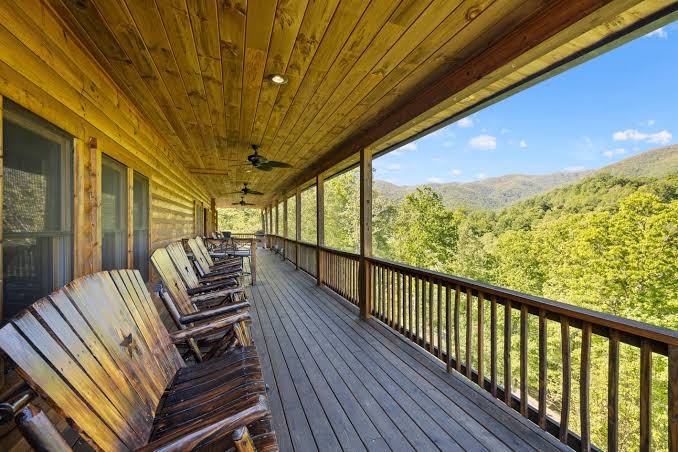 Every Amenity You Could Imagine + Amazing Mountain Views, Cherokee