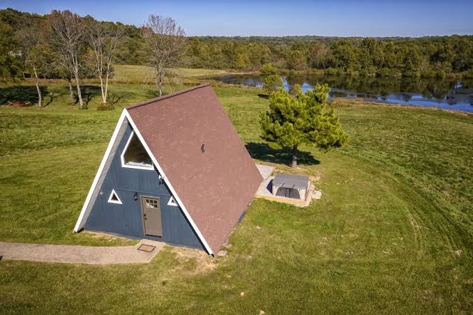Hike, Wine, Dine, then HOT TUB under the stars!, Illinois