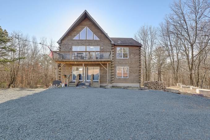 Luxe Cabin: Pvt Lake, Hot Tub, Fire Pit, BBQ, Poconos