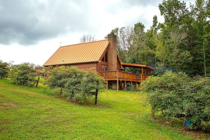 Stunning Lakefront A-Frame on 25 Acres w/ Hot Tub, Virginia