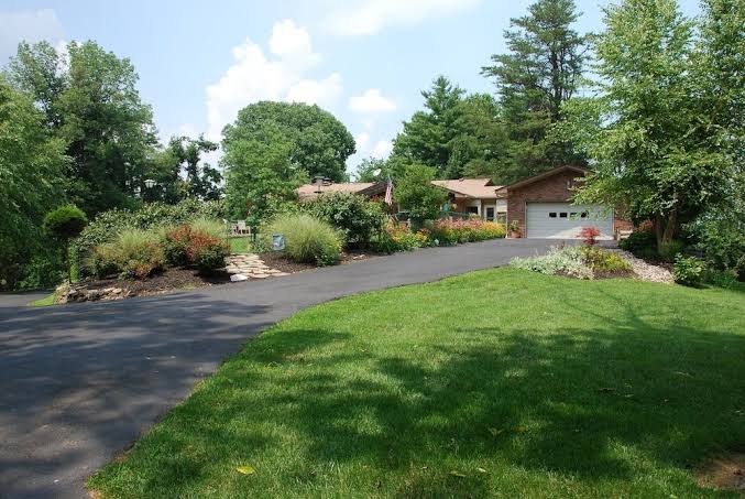 A Cozy Cottage Near the Heart of All Louisville Attractions!