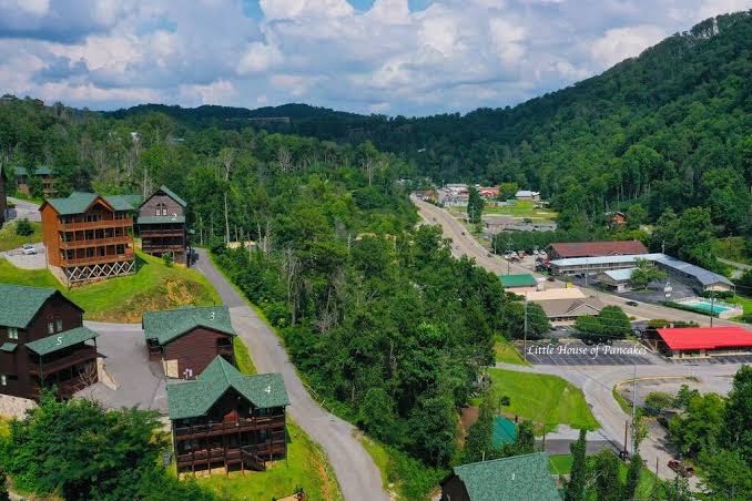 Smoky Mountain Heaven I, 5 Luxury King Suites, Gatlinburg