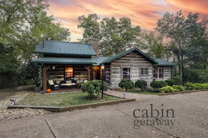 Luxury Cabin : HOT TUB, RIVER VIEW, FIRE PIT, 10 minutes to Nashville!