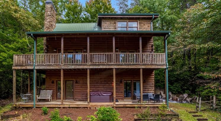 Wide-spread Mountain Views, Hot Tub & Firepit, Helen