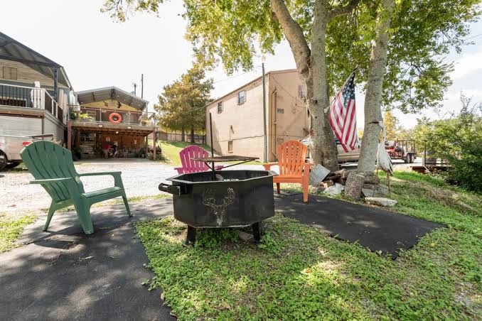 Bayou Chateau. Cajun BayouSide Luxury, Pets, Downtown, Louisiana