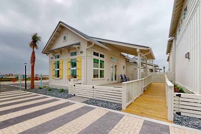 SBH18: Sunflower Beach Hideaway #18, 1BD, 1BA, Resort Style Pools, Corpus Christi