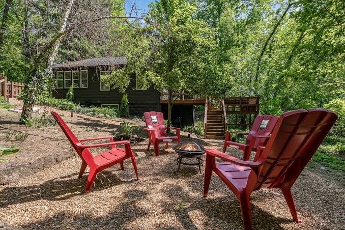 Black Cabin Getaway in Beautiful Woods I Valpo University | Flint Lake | Dunes, Indiana Dunes