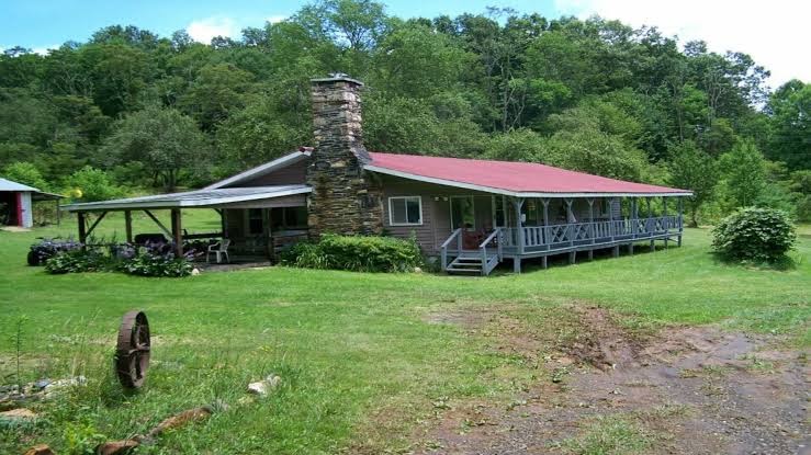 Secluded Cabin On Peaceful 100+ Acres with hot tub!, Montaña de North Carolina
