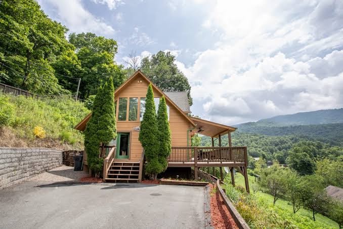 Eagles Peak: Lakeside Paradise. Cabin w/ Luxury Hot Tub, Beautiful Views, & Dock Access. 30 minutes from Boone!, Montaña de North Carolina