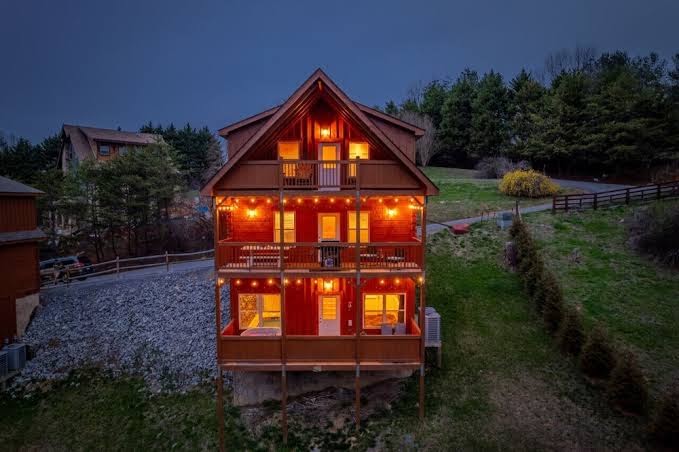 Rustic Mountain Retreat by Ghosal Luxury Lodging, Sevierville
