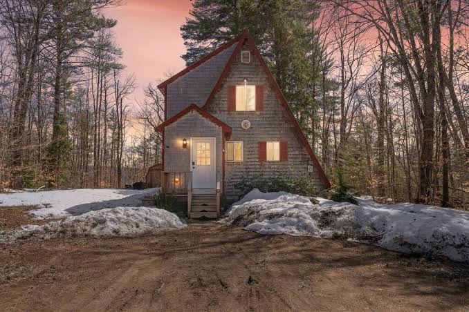 Sunny A-frame, walk to lake, quick drive NConway, New Hampshire