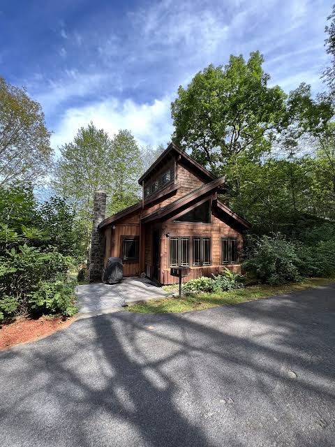 Charming Cozy Rustic Cabin in the Woods, Lake George