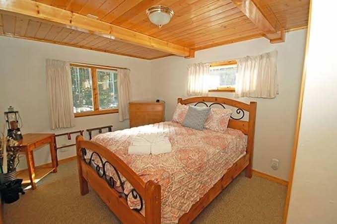 1116 Golden Bear 3 Bedroom Cabin, South Lake Tahoe