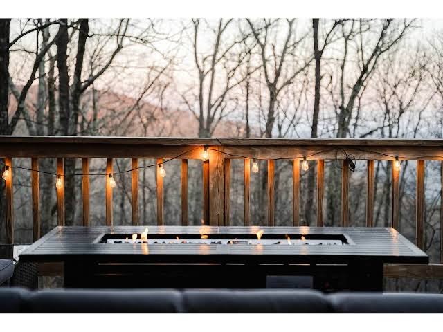 Leaf-Peeping at Oak Ledge! Trails+Tastings+Peace, Virginia