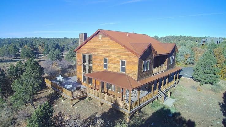 Beautiful home with lots of room. Large deck and amazing new hot tub., Zion Park