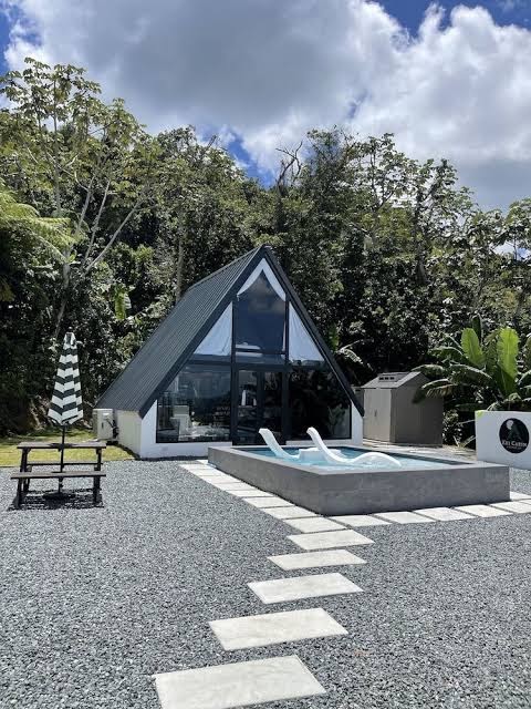 Romantic Cabin with a heated pool and view of the city, Patillas