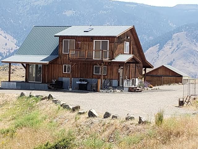 Off the beaten path ridgetop location with dramatic mountain views, Idaho