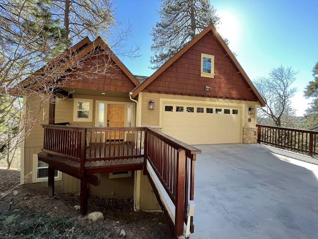 Luxury cabin with a spectacular lake view, nestled in the pines!, Lake Arrowhead