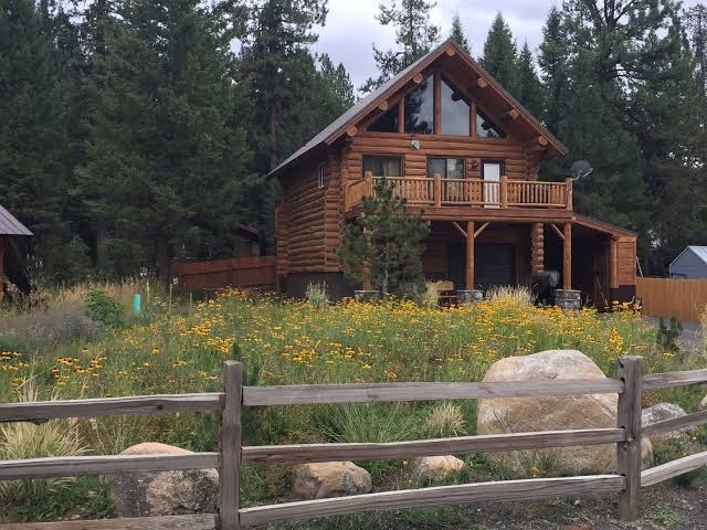 True Log Cabin - The Happy Place - Almost Heaven! CLOSE TO SKIING AND LAKE!!, McCall