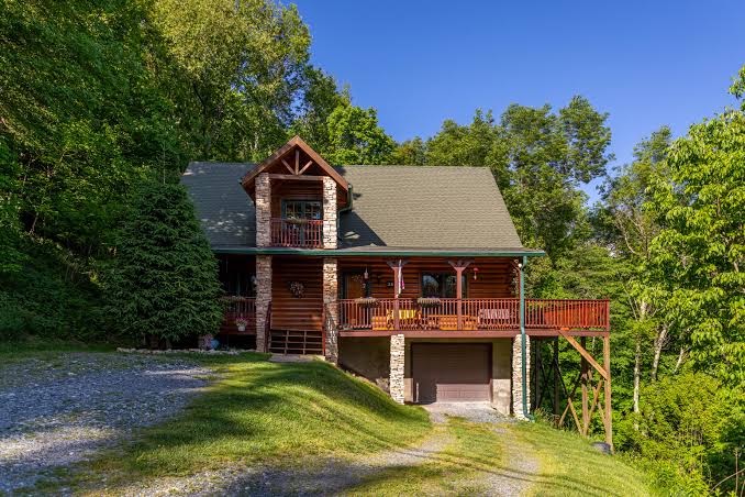 Stunning Mountain Views-Private Deck-Granite Counters-Wifi, North Carolina