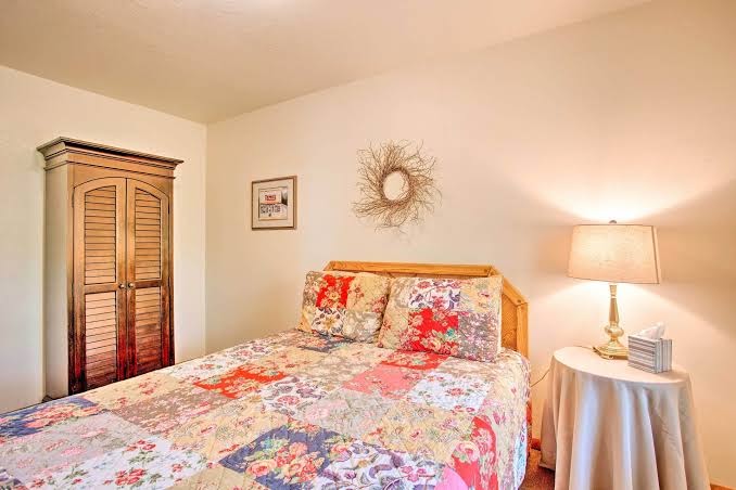 Cozy, Secluded Davis Cabin on 60 Wooded Acres, Turner Falls