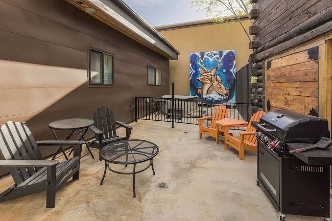 Queen Anna | Private hot tub, walk to Midtown!, Ruidoso con Jacuzzi