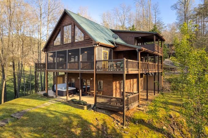 Lazy Bear Lodge - 3BR, Creekside Retreat, Blue Ridge